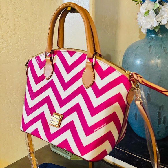 Dooney & Bourke Pink Chevron Greta Satchel two-way bag - EUC comes w Dust Bag - Picture 5 of 16